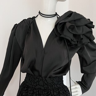 黑色/米色高级感V领长袖衬衫女冬2023新款设计感小众衬衫