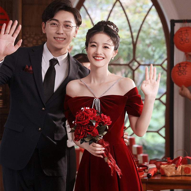 酒红色新娘2025新款小个子订婚回门结婚当天便装