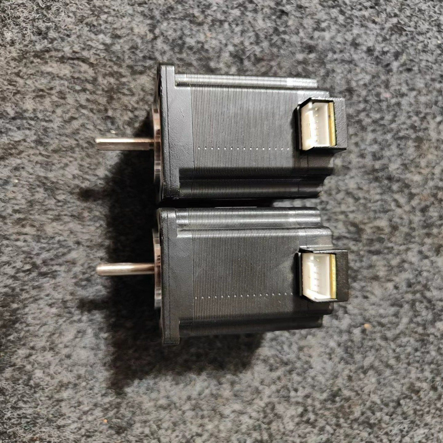 询价山社SS2302A42A步进电机实物图功能，