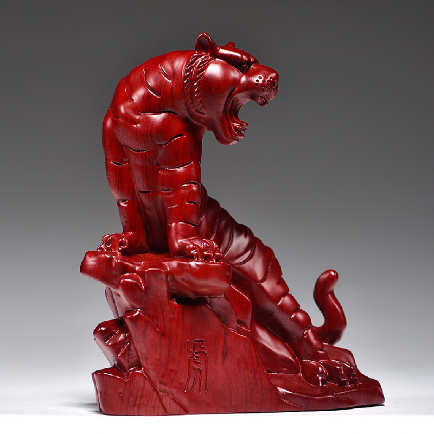 花梨木雕老虎摆件实木上山虎家居酒柜办公室桌面装饰生肖虎工艺品