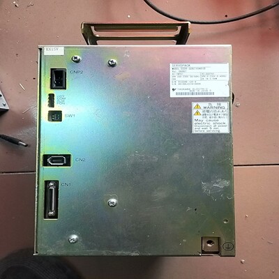 安川机器人SGDR-SDB710A01B控制器一台~议价