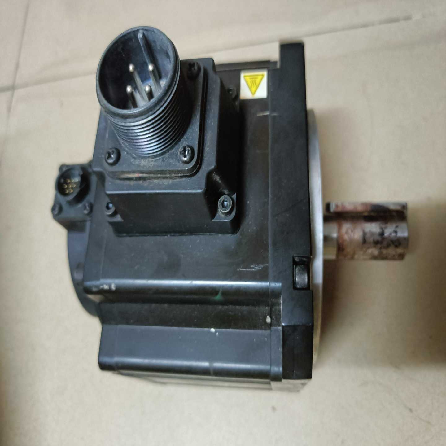 三协伺服马达MM102N2LN07，1000W功率，三相AC--议价商品