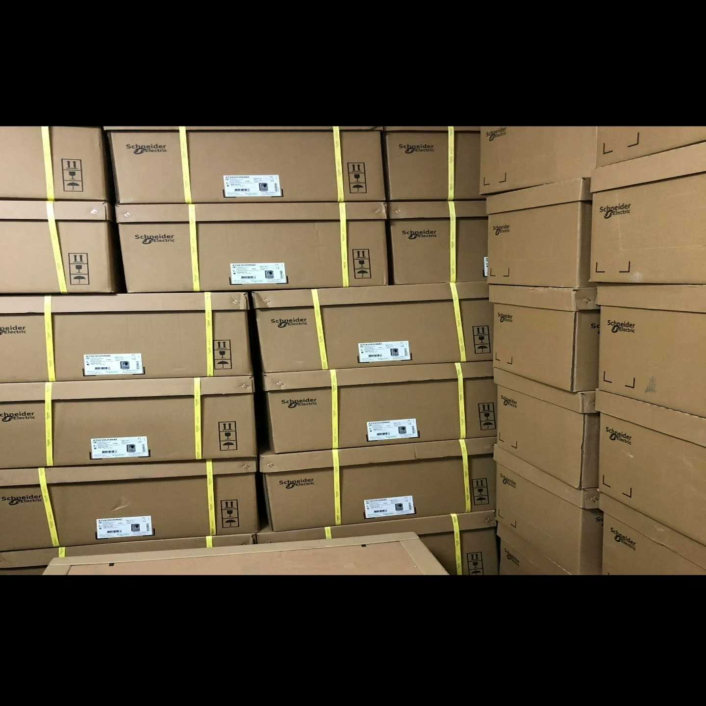 【议价】变频器atv71hd11n4z383