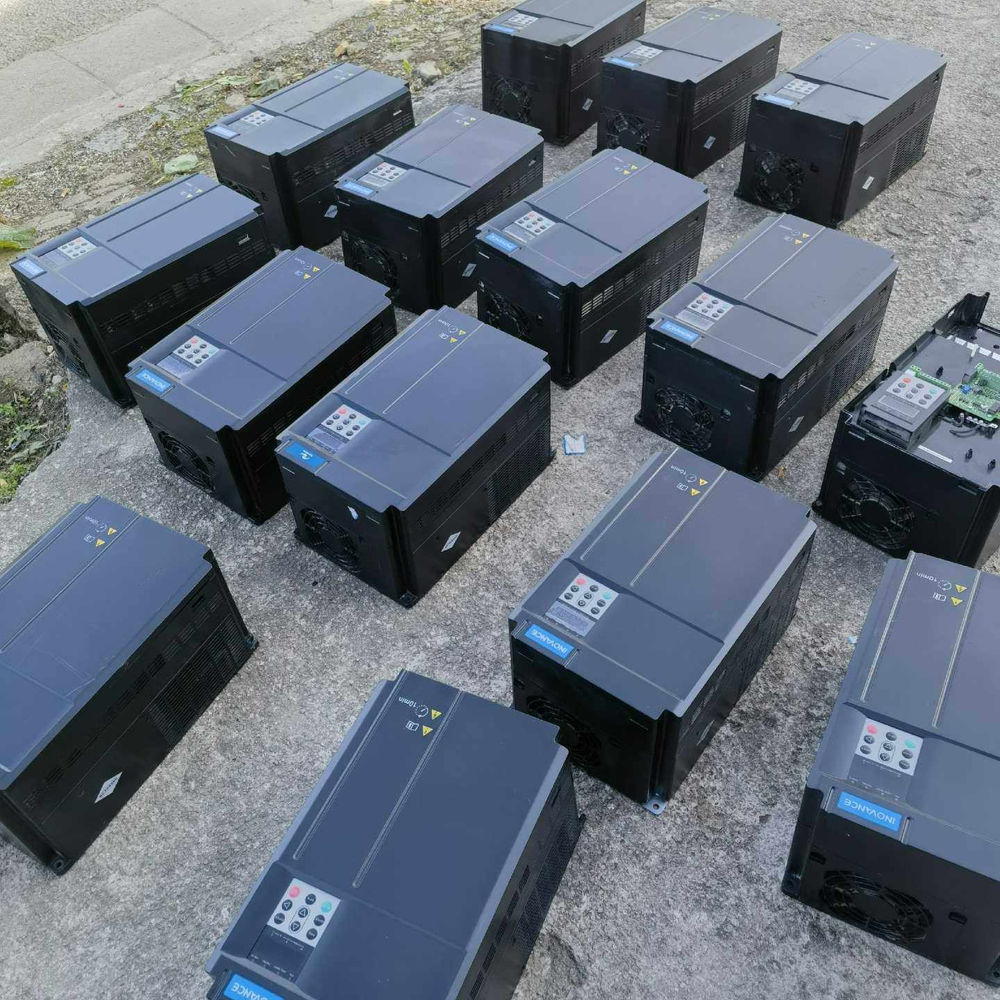 拆机18年19年20年的，汇川变频器型号CS200-4T30【鑫鑫商铺】