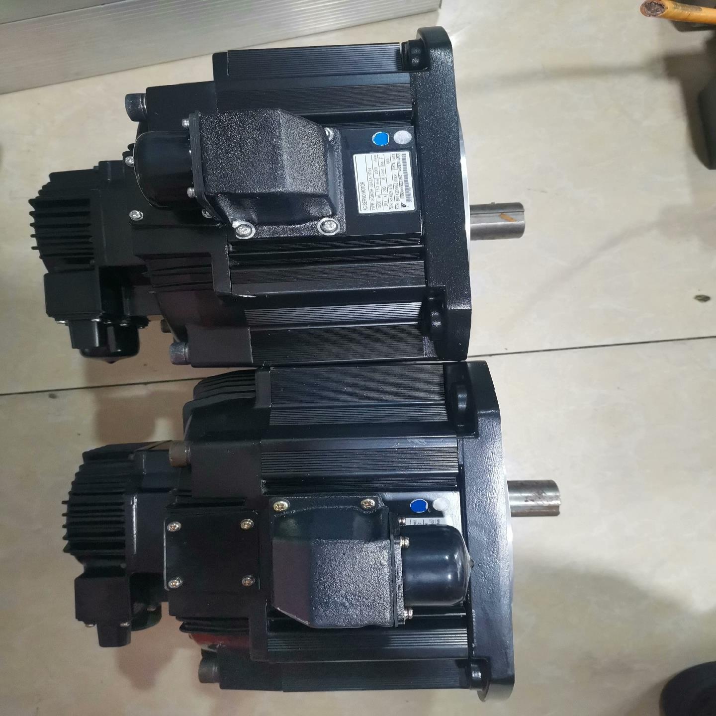 安川电机SGMDH-32A2A-YR14一台【卡奥电子】