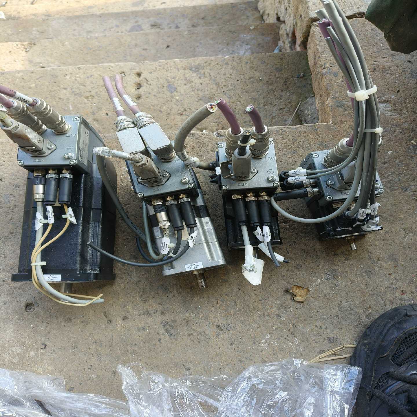 施耐德电机ILS1B572PC1A0,1LA1B571TC1--议价商品