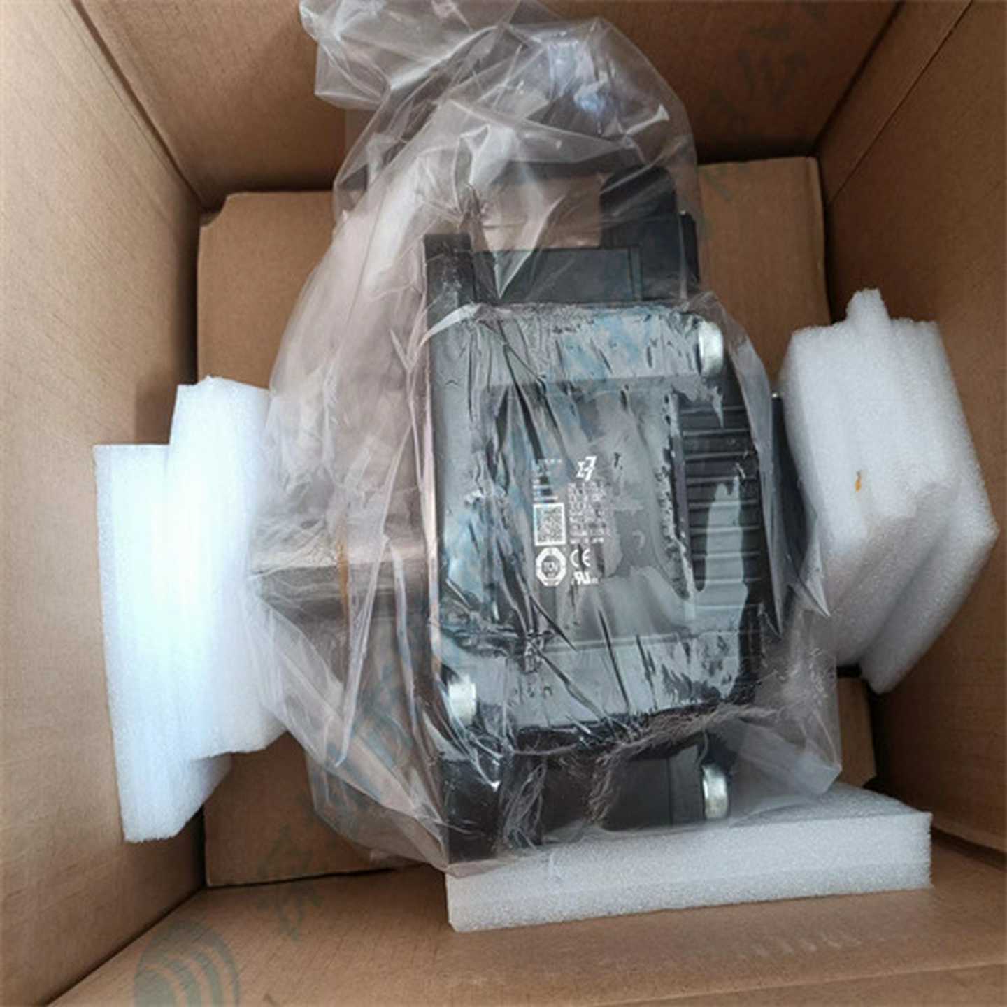 日本YASKAWA驱动器SGD7S-7R6A00B 202全新原装伺服电机驱