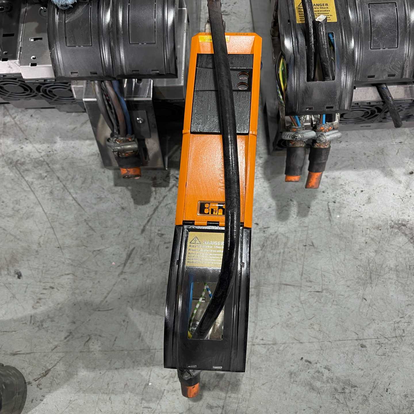 伺服驱动器  8BVI0110HCS0.000-1~议价