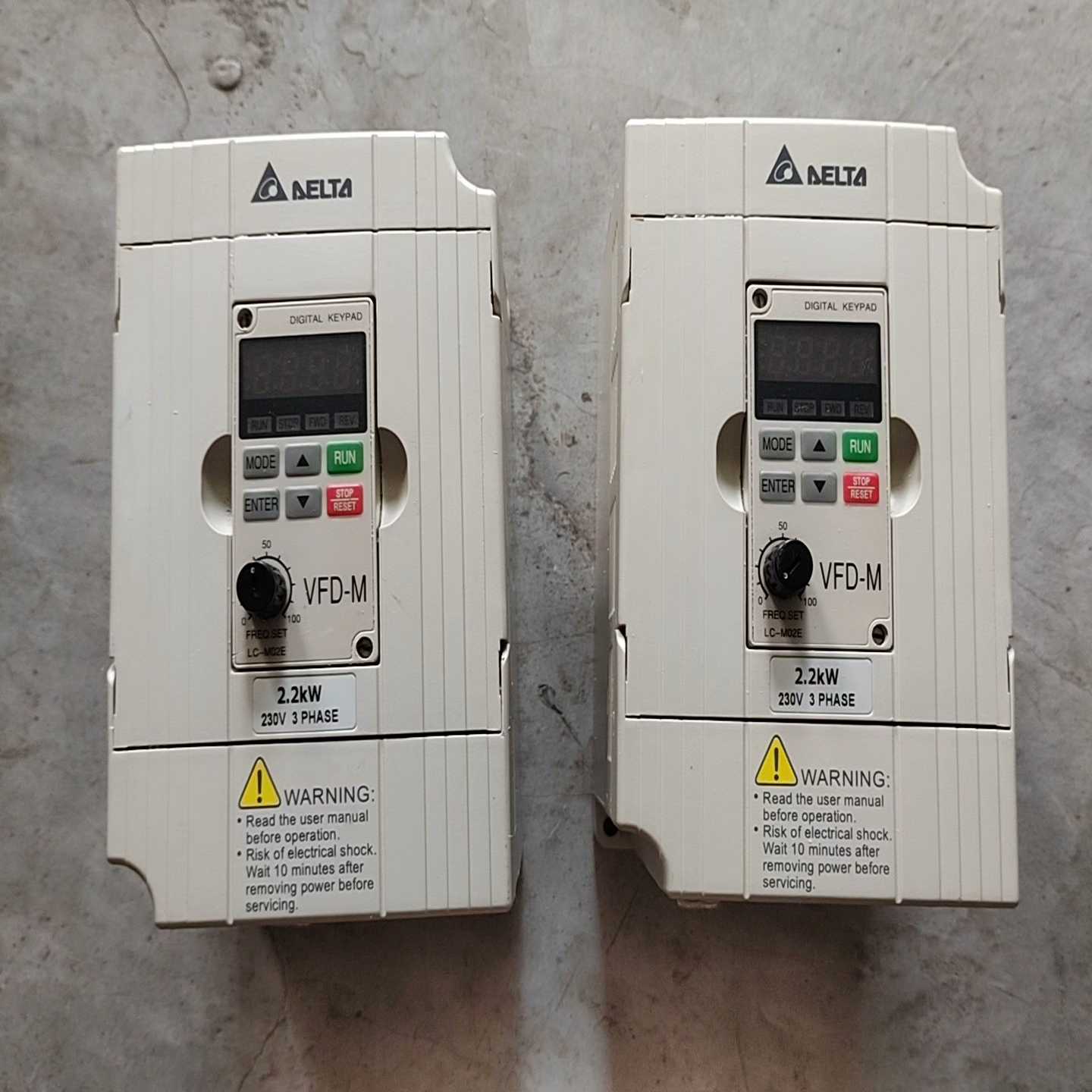 台达变频器，VFD22M23B，实物图拍摄，功能。（砌墙设备）