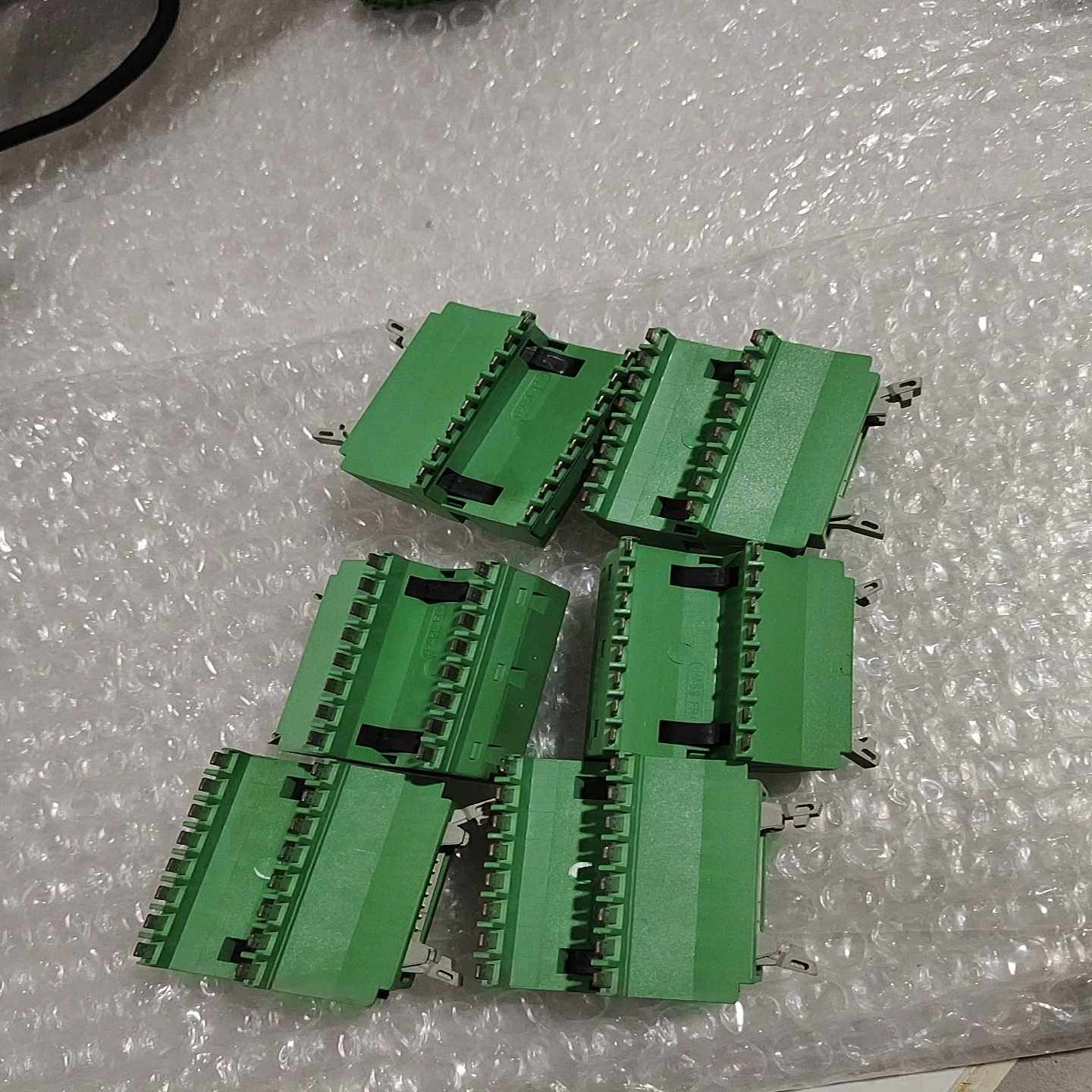 Lenze EMF2133IB，实价[浩蓉商户]