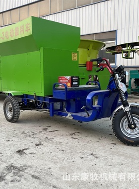 电动牛羊饲喂撒料车四轮车牵引搅拌撒料车柴油全自动投料车