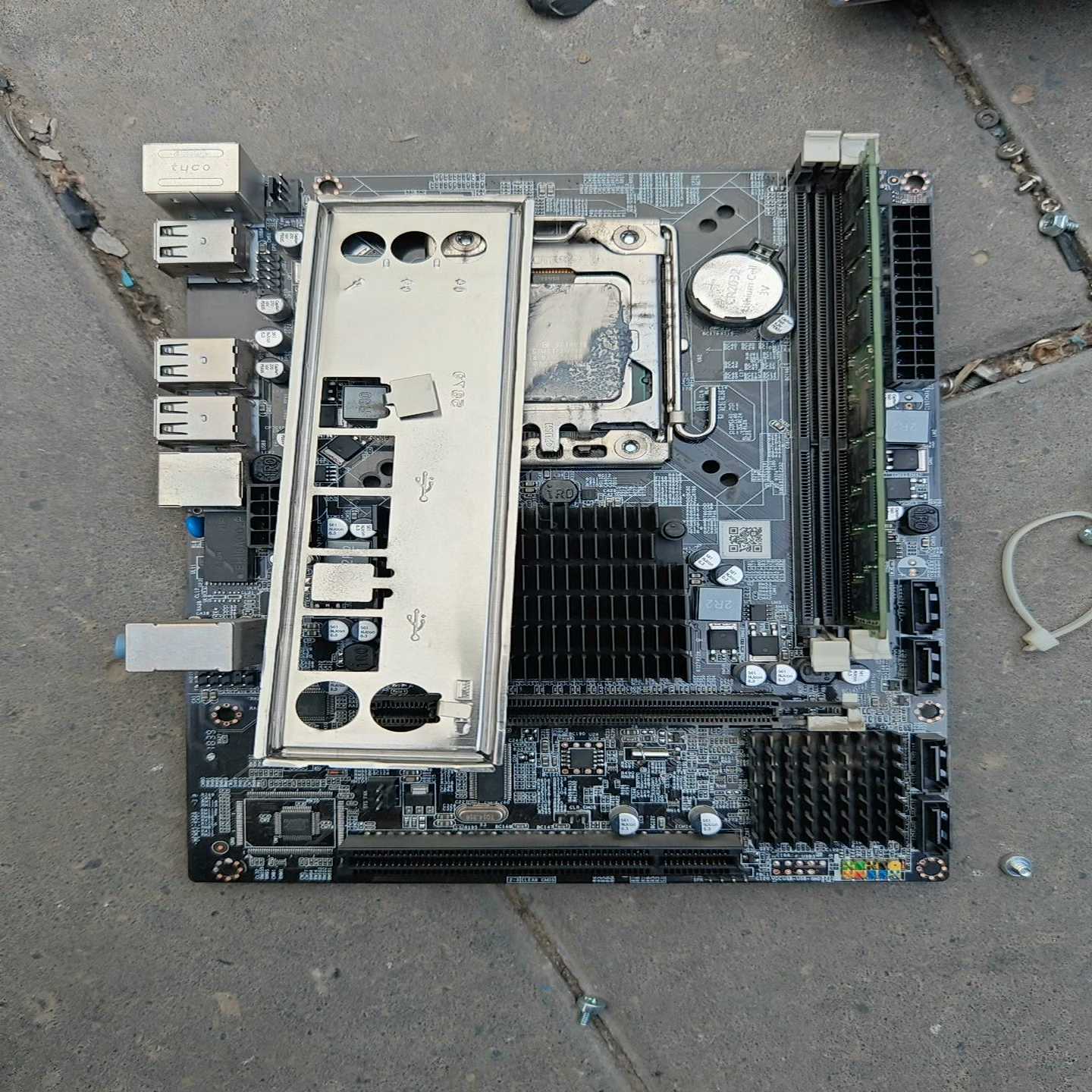 L5640 6核CPU+X58主板+ 8GB内存条套装  3~询价