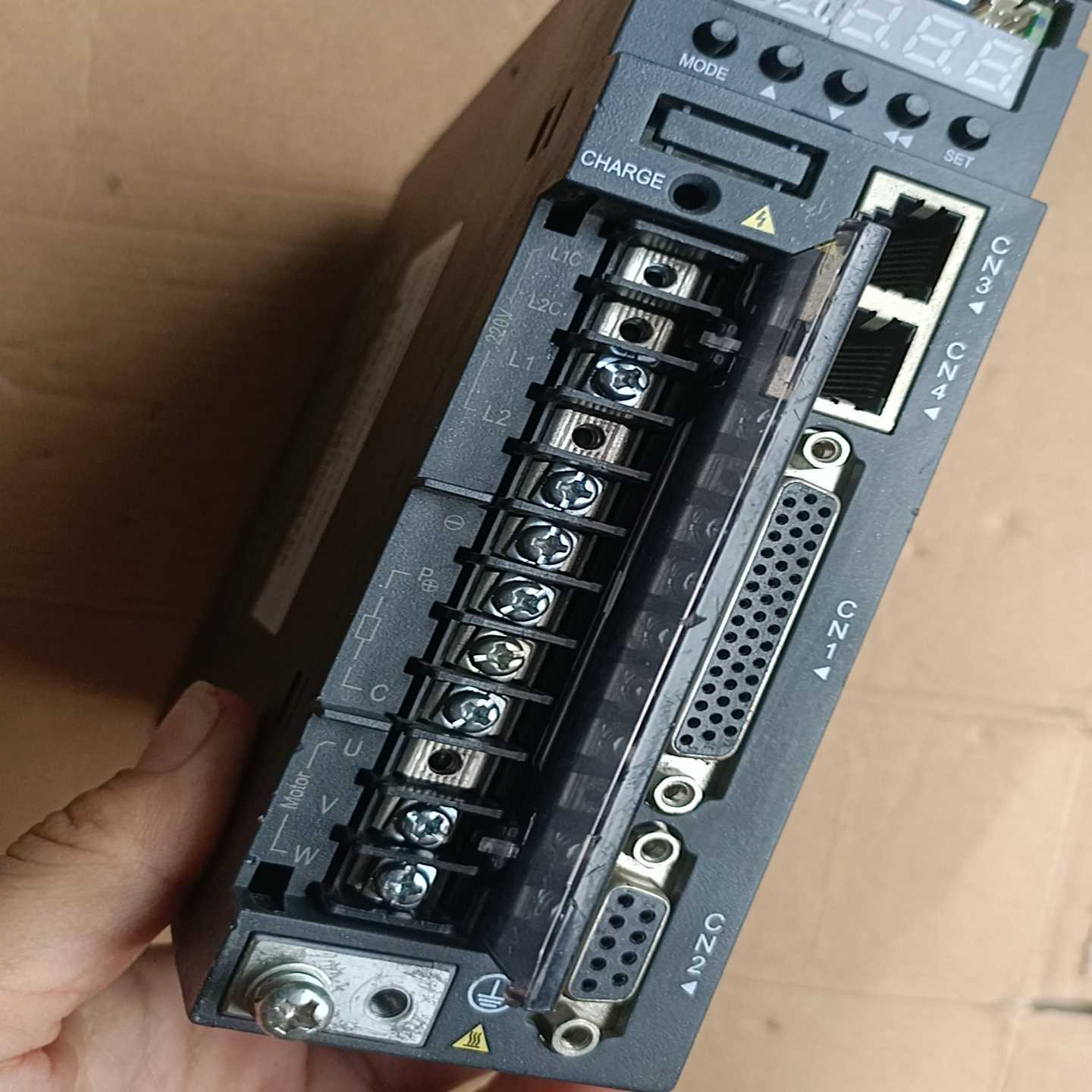 科比F5变频器伺服驱动器 15F5A1E-35HA F5 1~询价