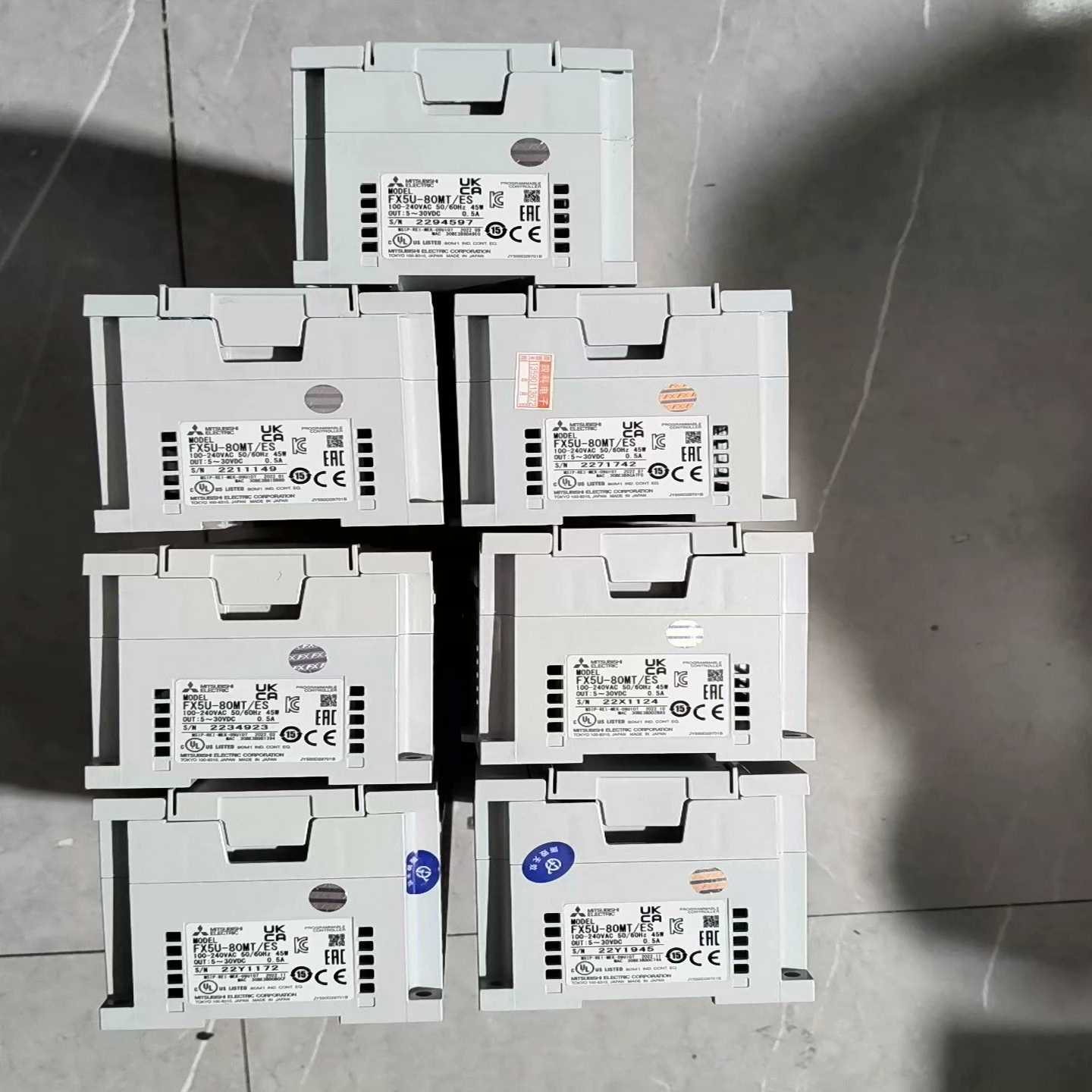 询价FX5U-80MT/ES，22年后产品，几乎。10台