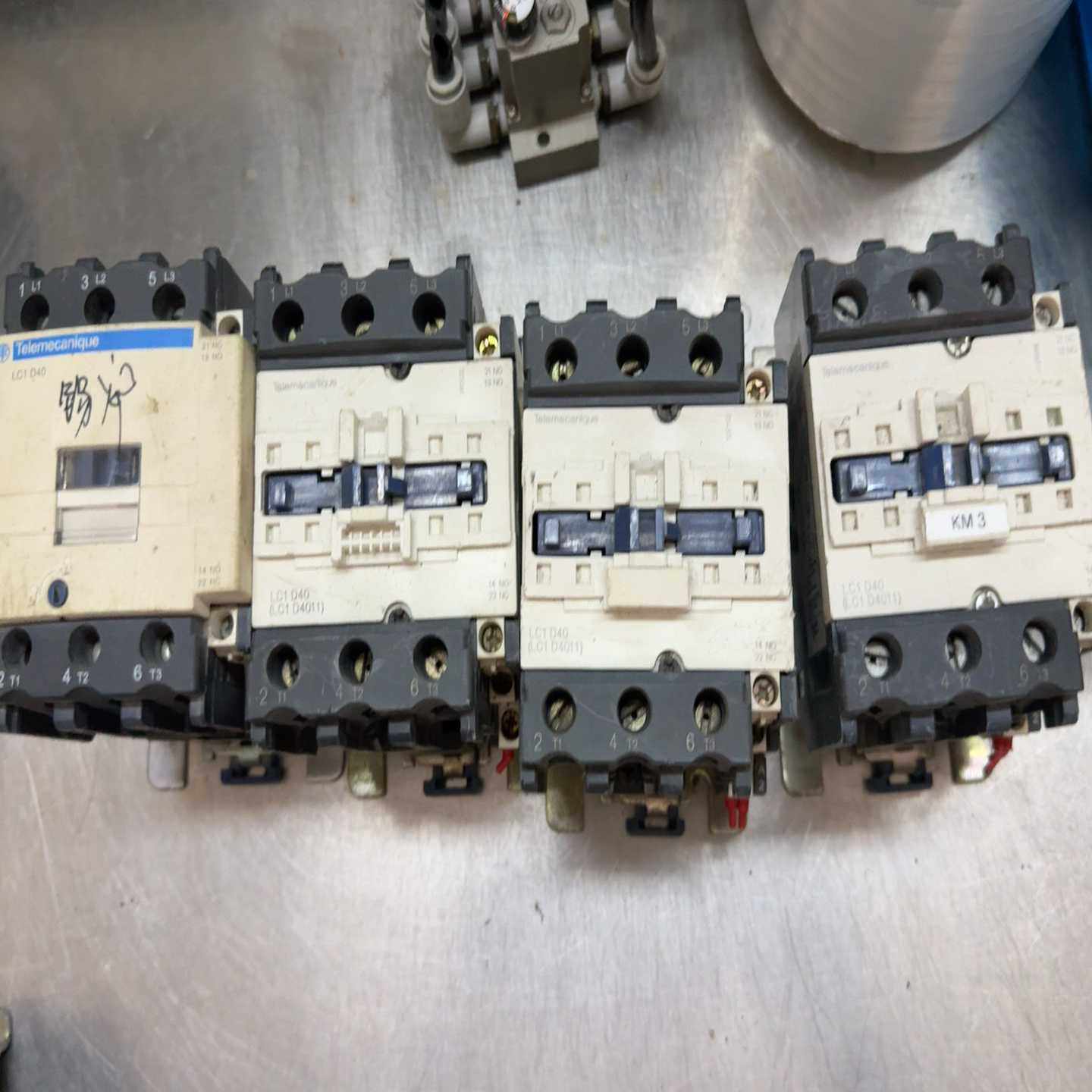 议价施耐德交流接触器LC1 D40，型号LC1 D4011，线圈