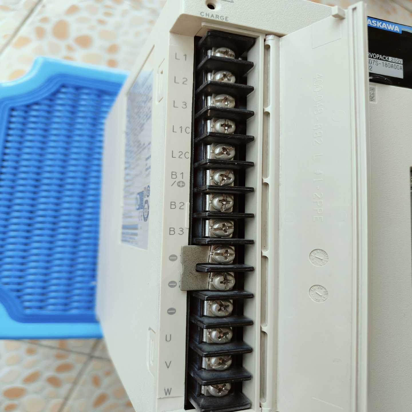 安川SGD7S-180A00A002伺服驱动器，2KW，功能~询价