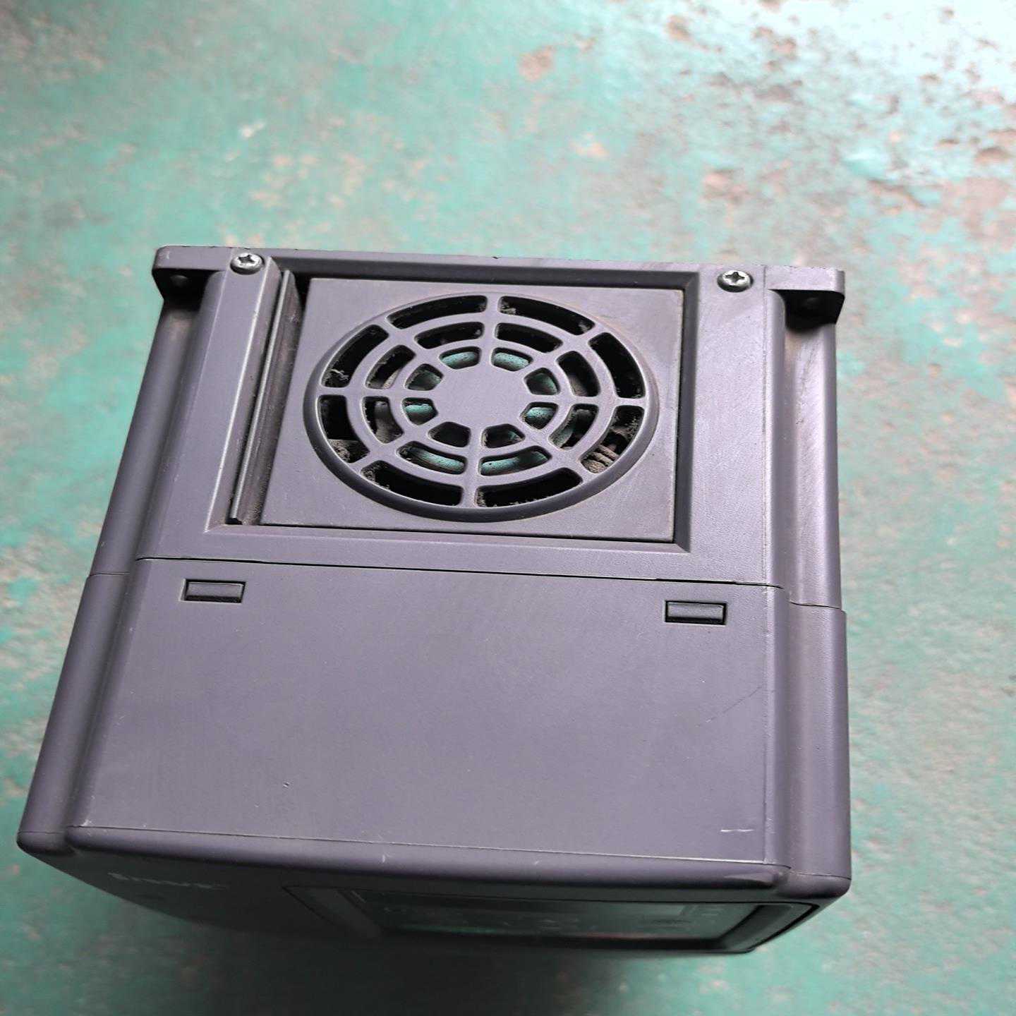 誉强变频器2.2KW YQ3000G11-402P2G  拆~询价