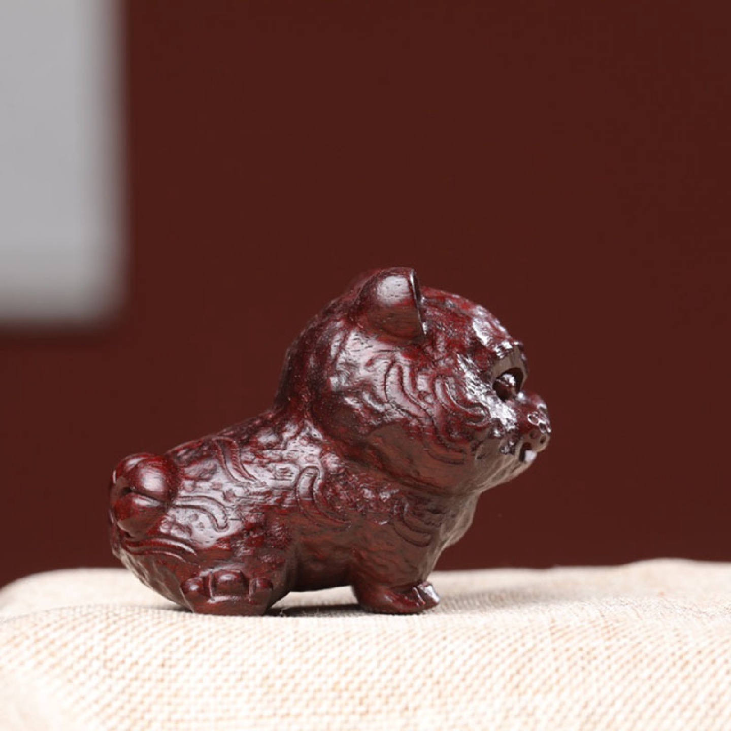 正宗小叶紫檀生肖虎年手把件小老虎摆件实木雕刻摆件装饰工艺品