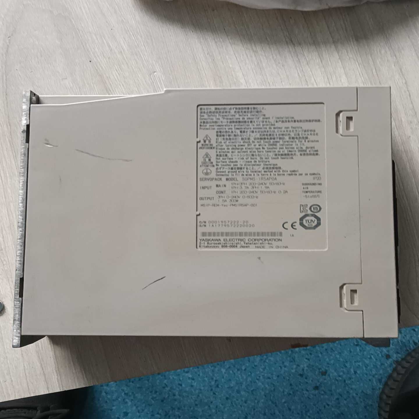 咨询-安川伺服器300WSGPMS-1R5AP0A安川伺服器，功