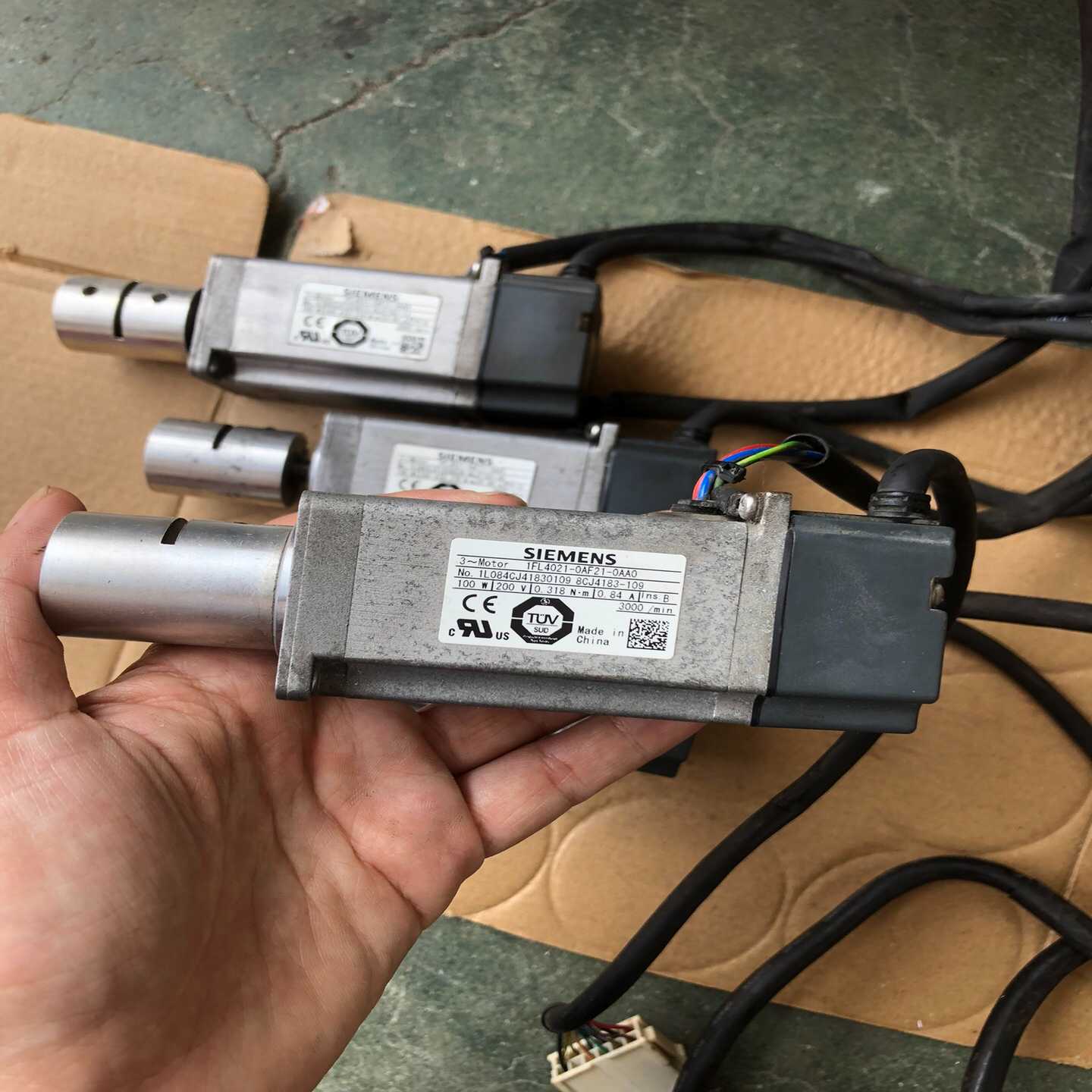 西门子1FL4021-0AF21-0AA0伺服电机100W一议价商品