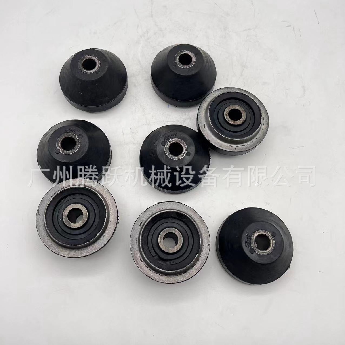 挖掘机装载机配件pc30uu-33tnv84机脚胶21U-01-31211