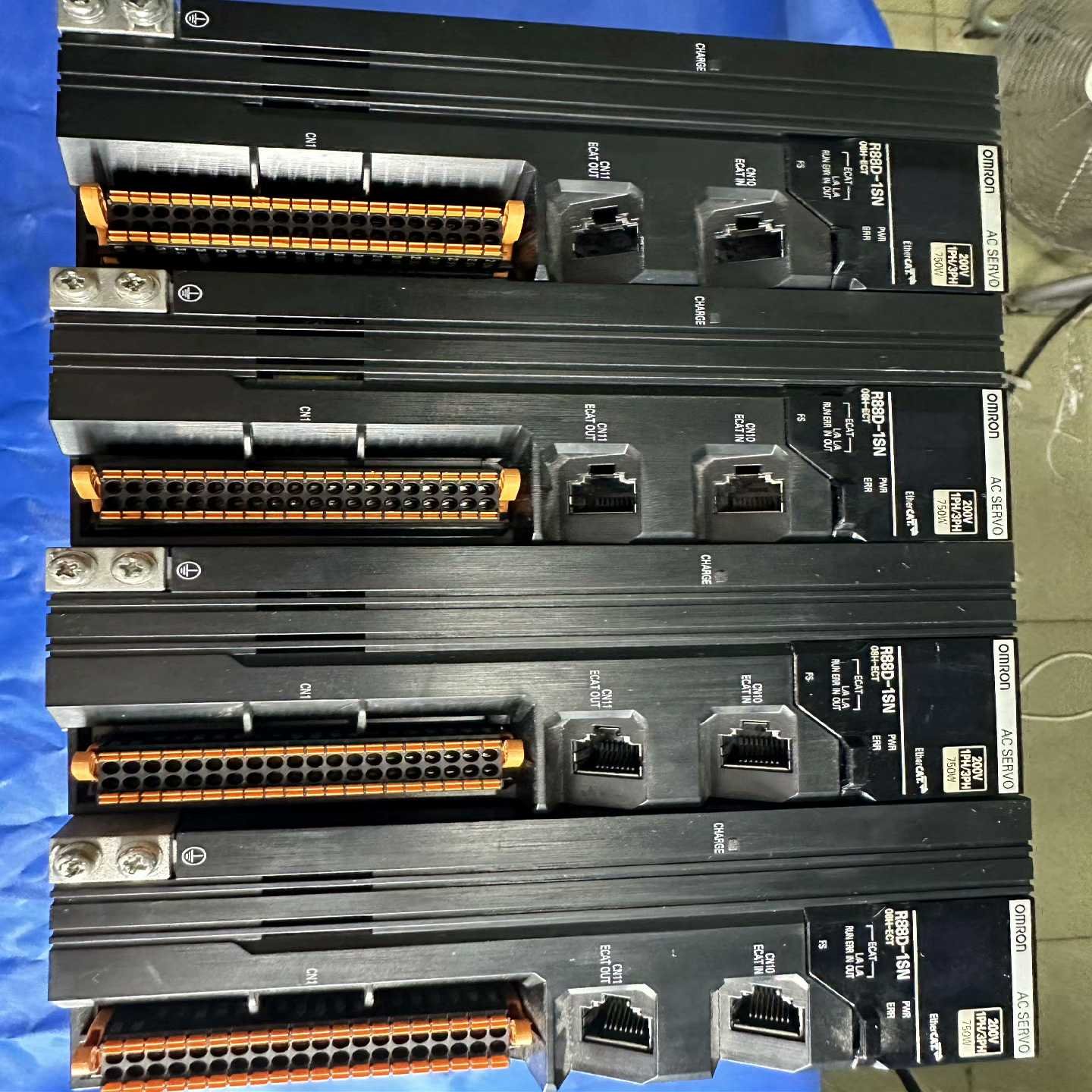 R88D-1SN08H-ECT 750W驱动器和电机一（佳毅工控）