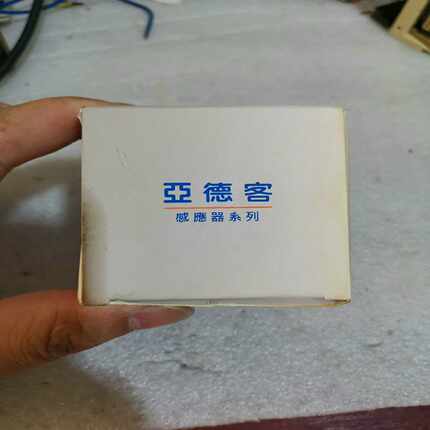 亚德客数显压力开关DPHP3-01020一个，全新带包装-议价