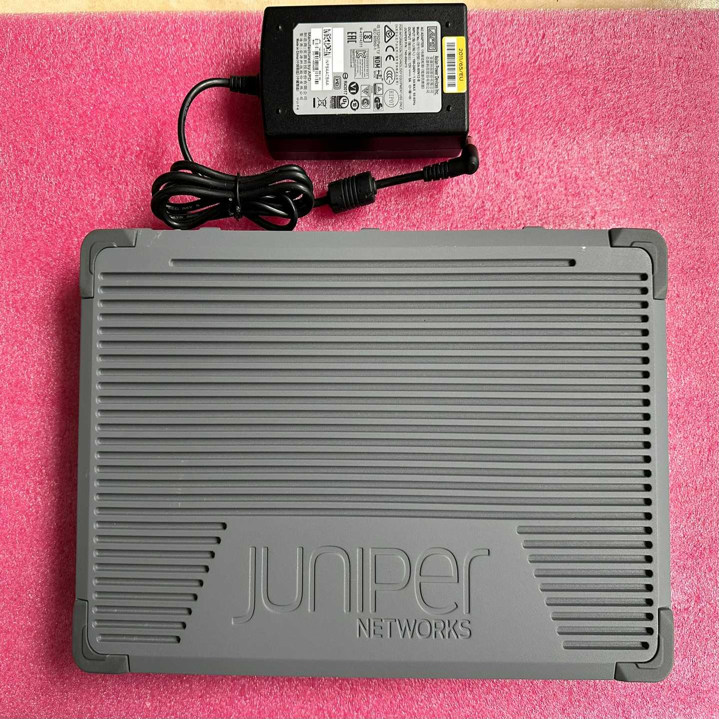 询价~瞻博JUNIPER SRX300 千兆防火墙，带电源，企