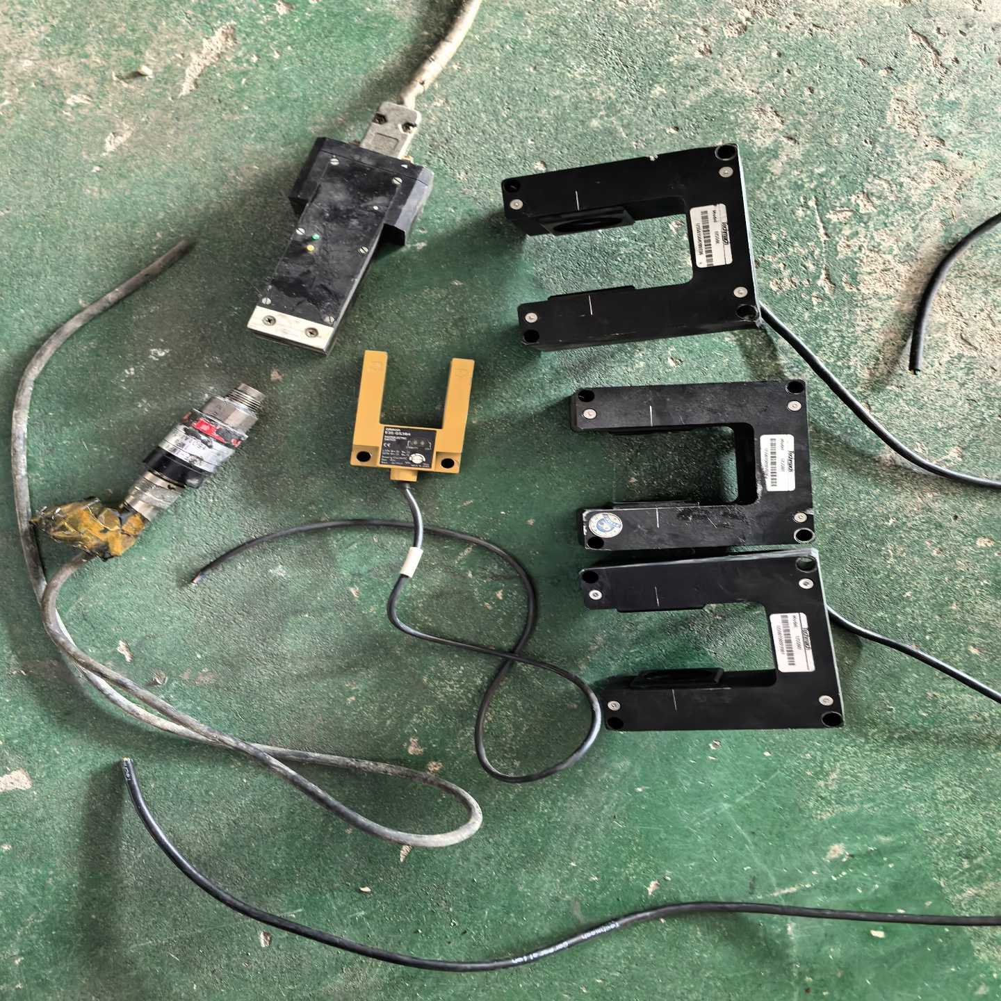 【请询价】U型双路纠偏光电传感器US50L  US50R  E3S-