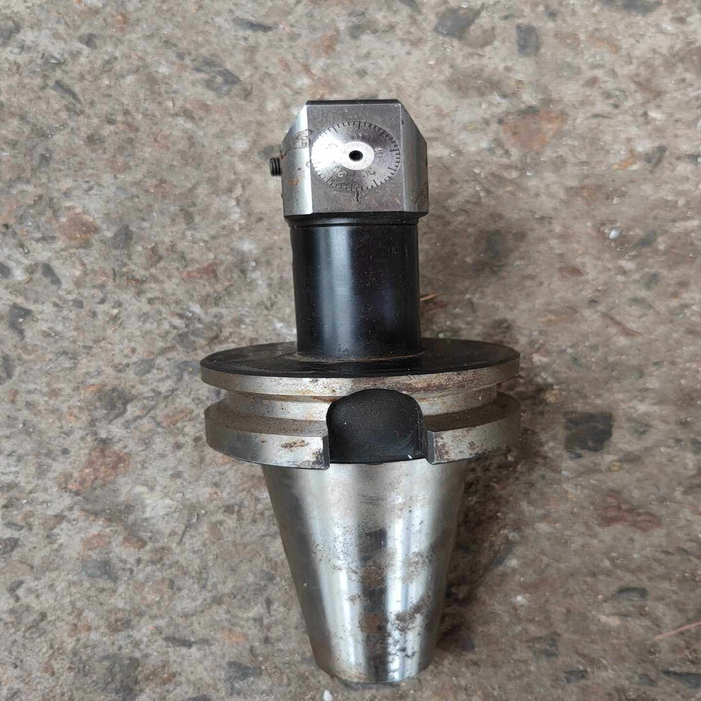 马牌f201精密镗刀，bt50的柄， 成色如图，没有别的配件--议价