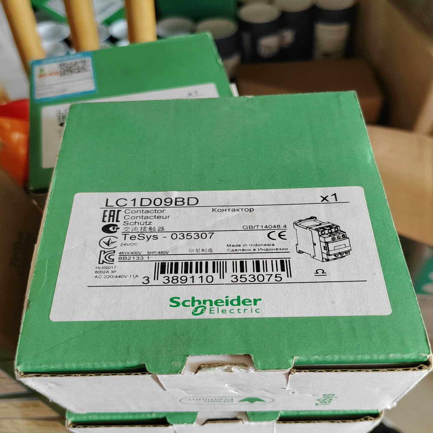 询价~施耐德接触LC1D09BD印尼进口，带包装未使用
