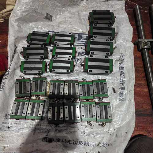 现的上银滑块共22个，HGW30CA，4个，DLyM25~询价