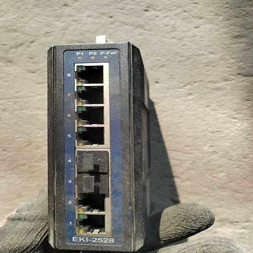 询价研华EKI-25288口工业交换机成色如图。