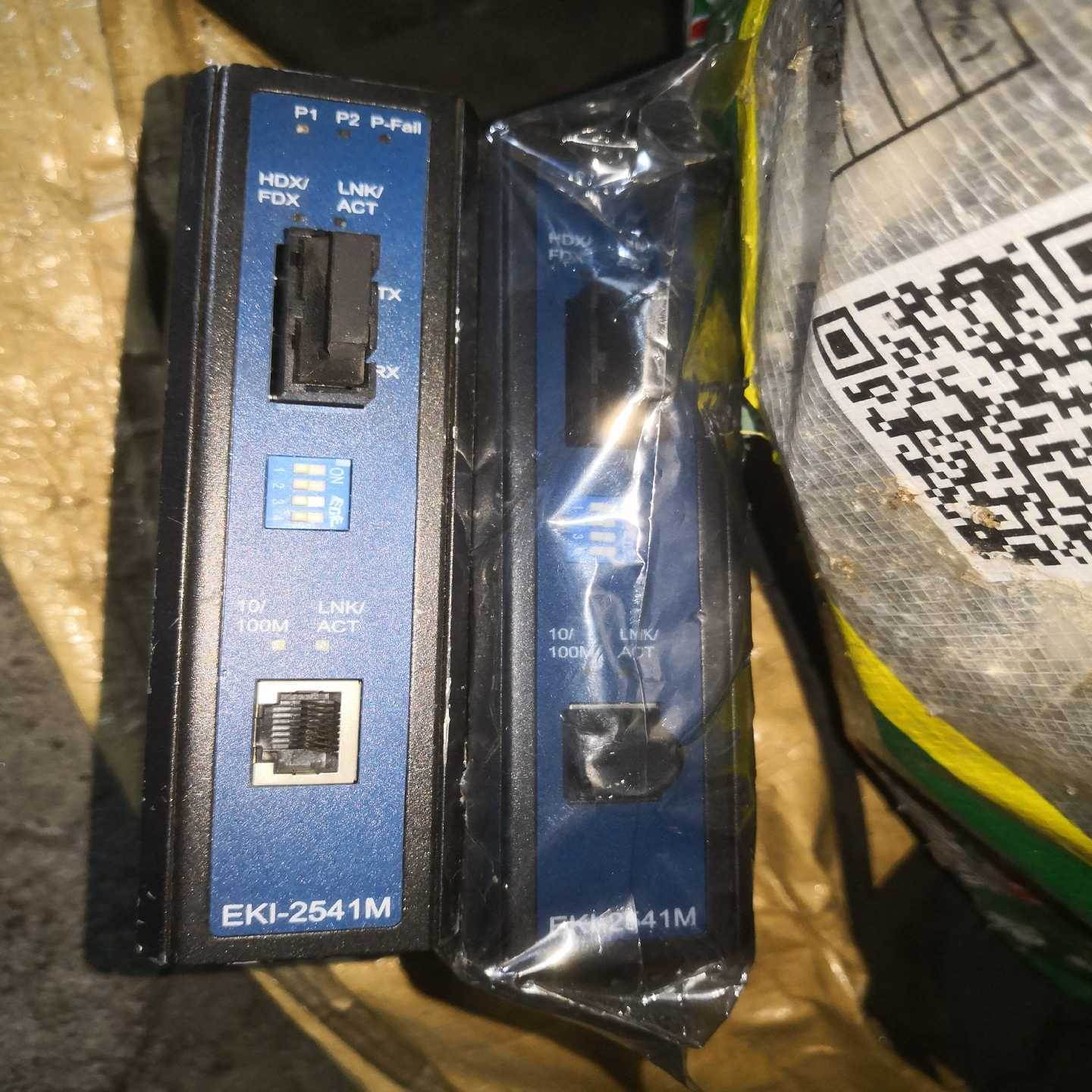 询价~研华EKI-2541M工业级百兆多模光电转换器，买多两个