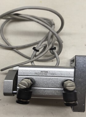 亚德客TACQ20x15S薄型带导杆三轴气缸，共2个，全是激~议价