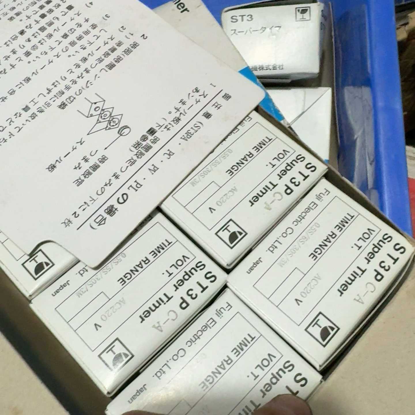 议价日本富士时间继电器ST3PC-A断电延时