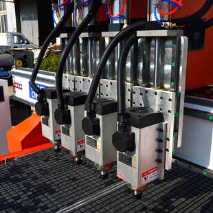 鸿济数控7折1325木工雕刻机开料机肌理板加工pp板家具浮雕机