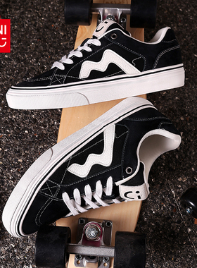 MINISO/名创优品鞋子男黑色反绒皮运动滑板鞋情侣防滑平底帆布鞋