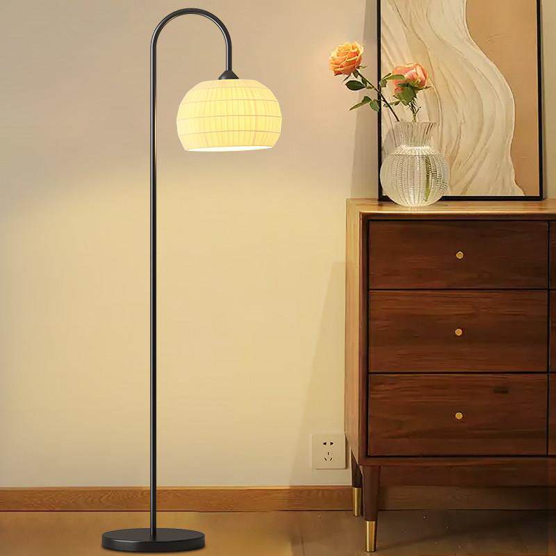 极简风落地灯客厅卧室床头灯个性北欧温馨书房护眼阅读灯立式台灯