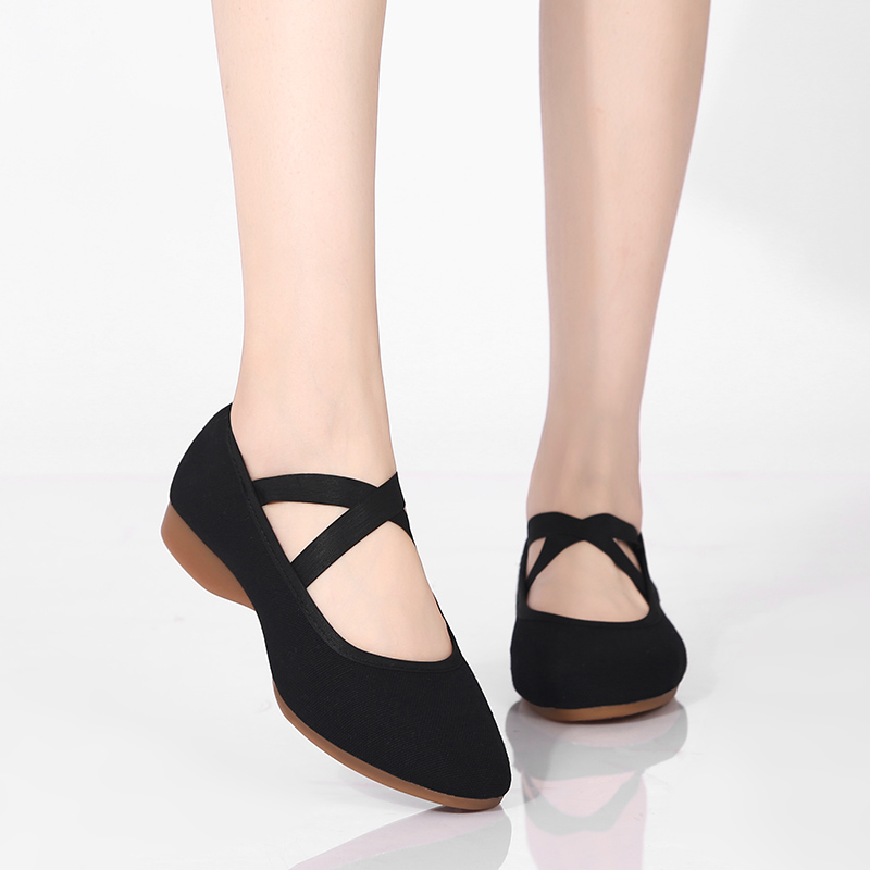 广场舞鞋女2021新款夏季成人演出红舞鞋舞蹈鞋低跟软底布鞋跳舞鞋