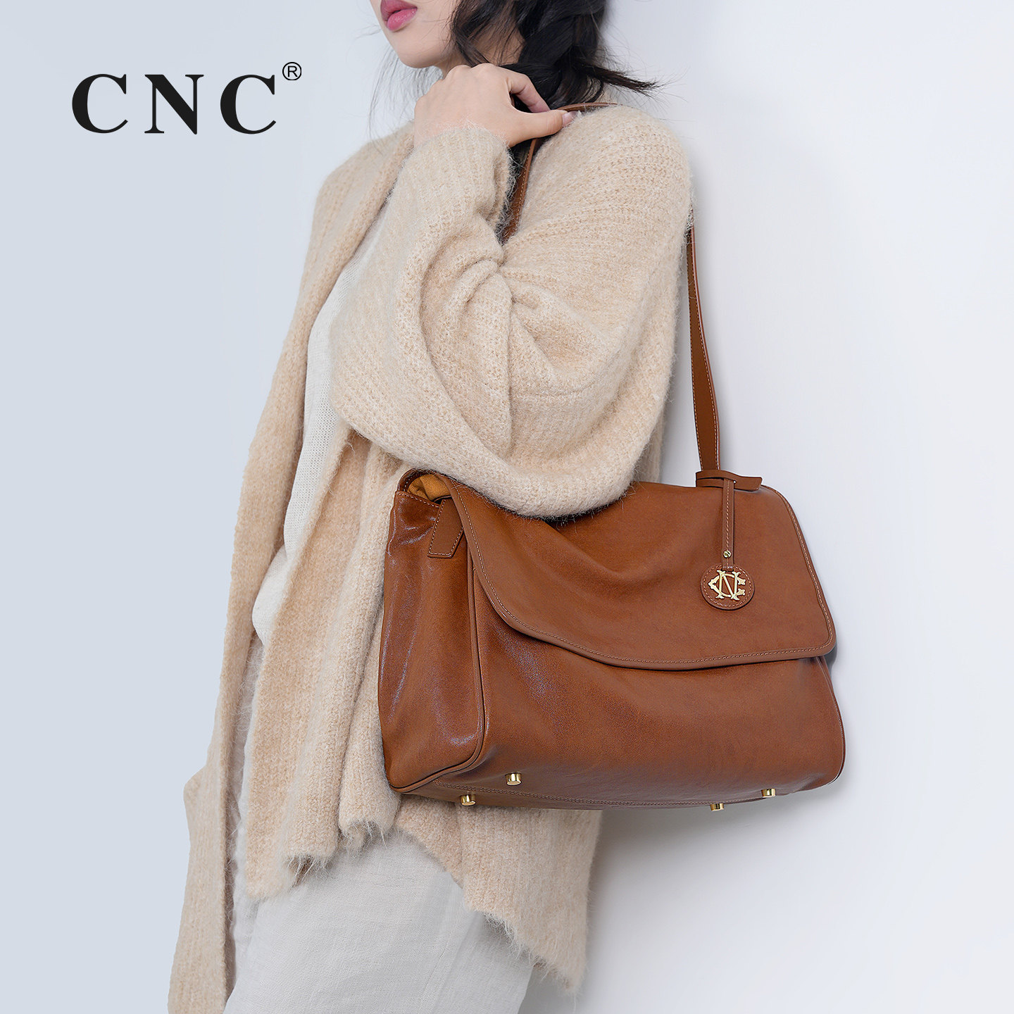 CNC复古邮差包 超软植鞣小牛皮单肩斜挎包通勤大容量托特包