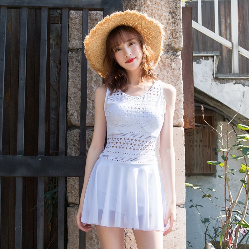 连体泳衣女遮肚显瘦大胸裙式带钢托小胸聚拢白色泡温泉泳装保守