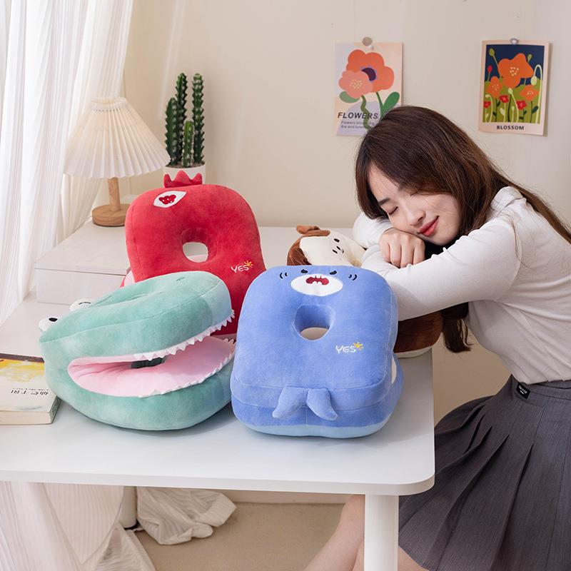 夏季冰丝卡通动物午睡枕凉趴睡枕办公室教室桌上趴睡抱枕现货