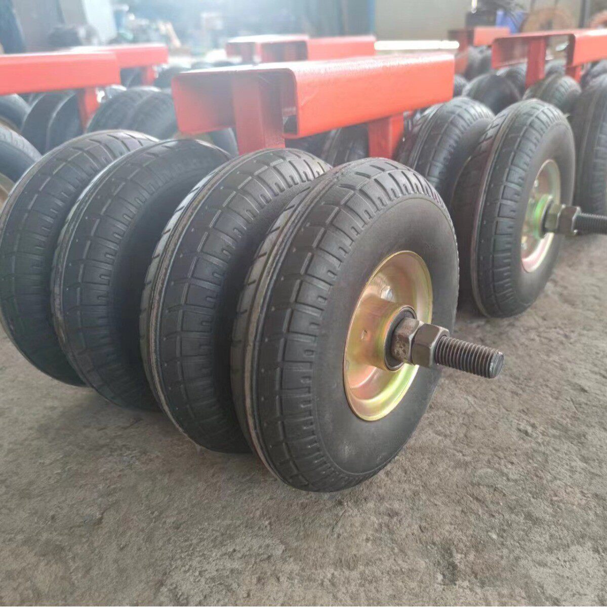 彩钢瓦专用自粘防水卷材施工工具小车可调节轮胎距离更好施工