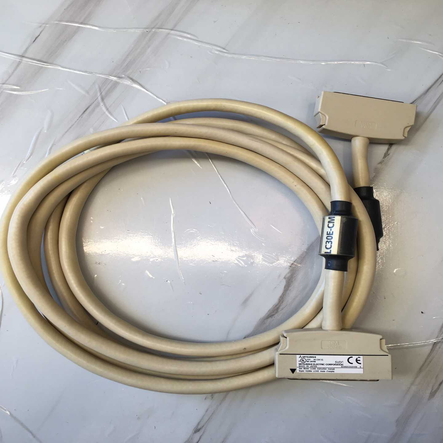三菱L系列CPU扩展电缆 LC30E-CM实物拍摄的照片；议价