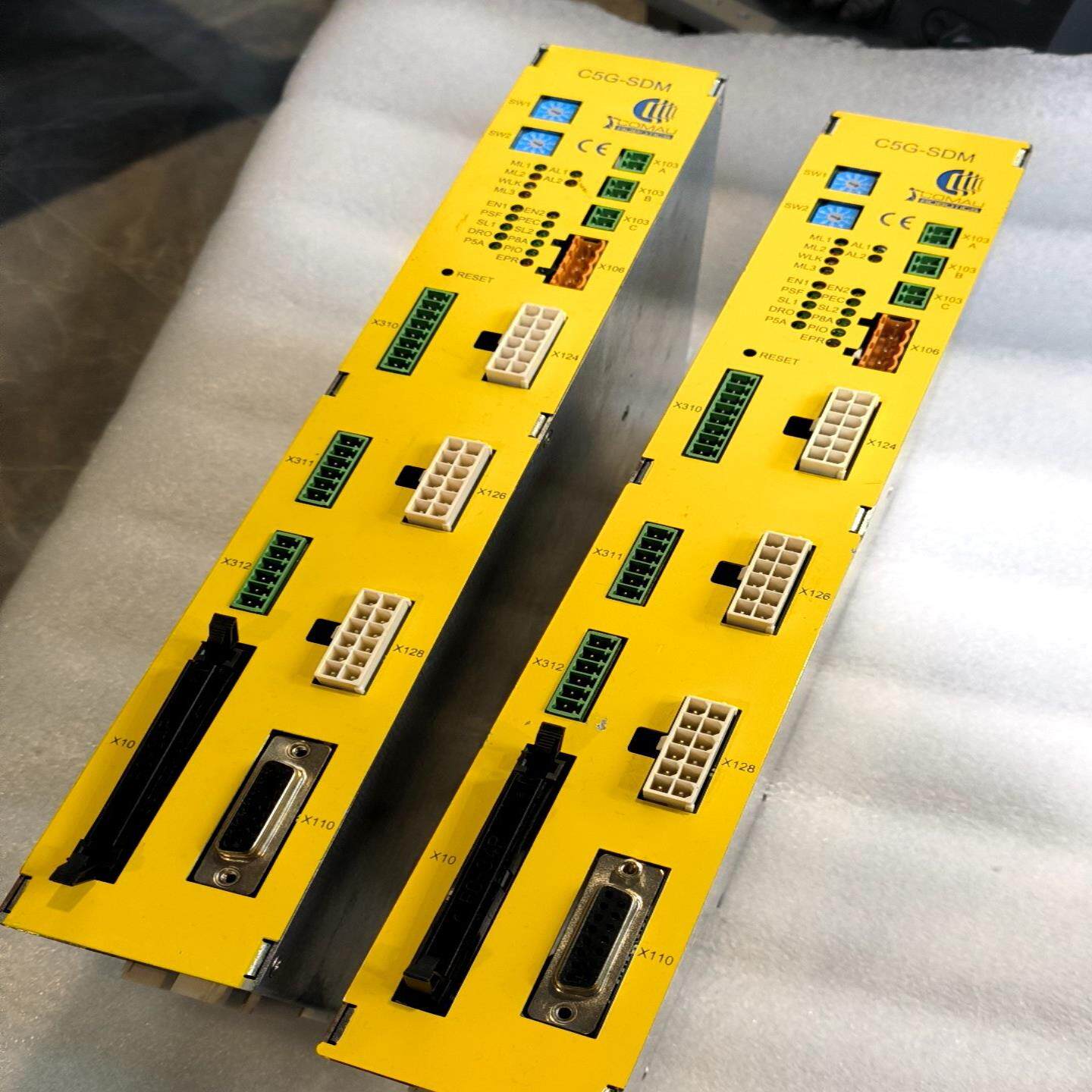 议价COMAU柯马机器人控制器 C5G-SDM2，成色如图，原装