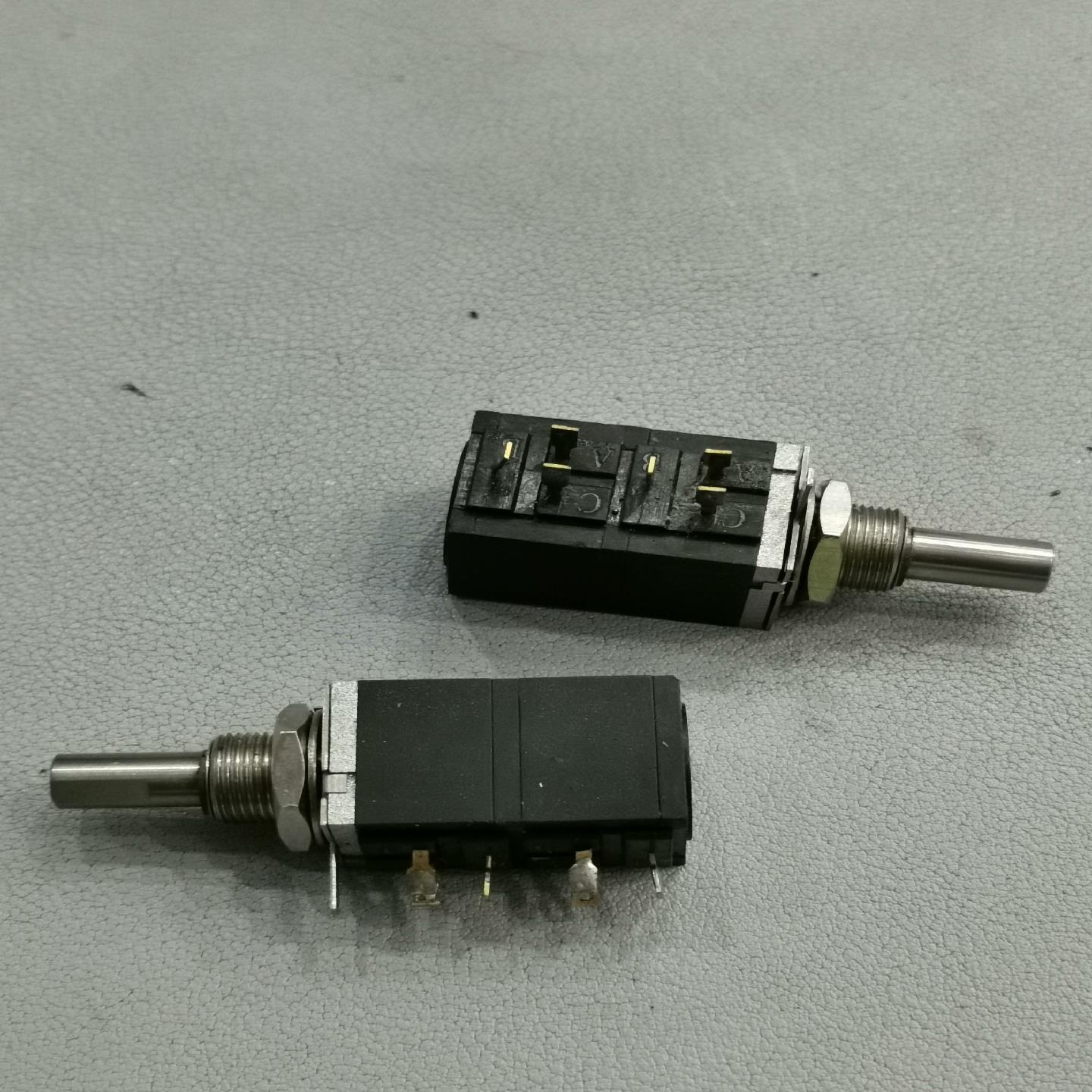 询价~军品双联电位器