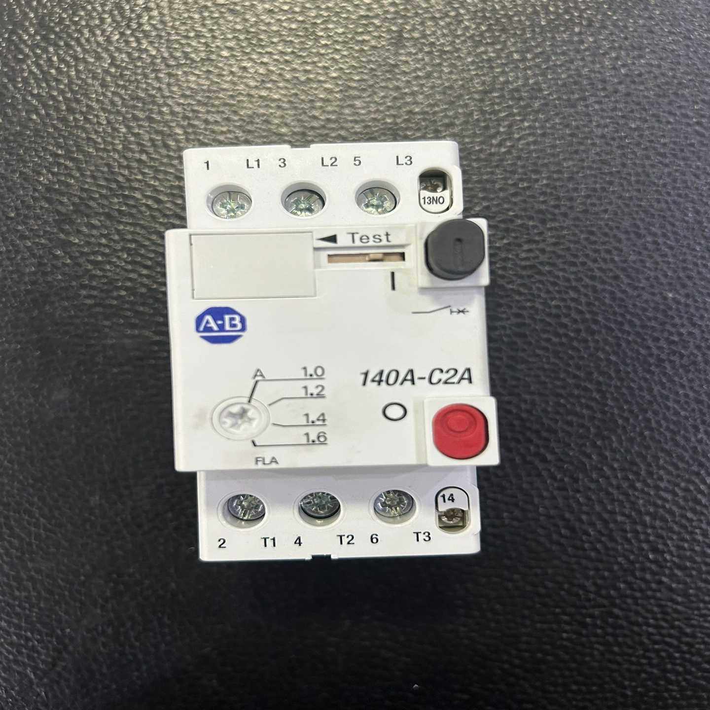 AB罗克韦尔马达保护器，型号140A-C2A未使用~询价