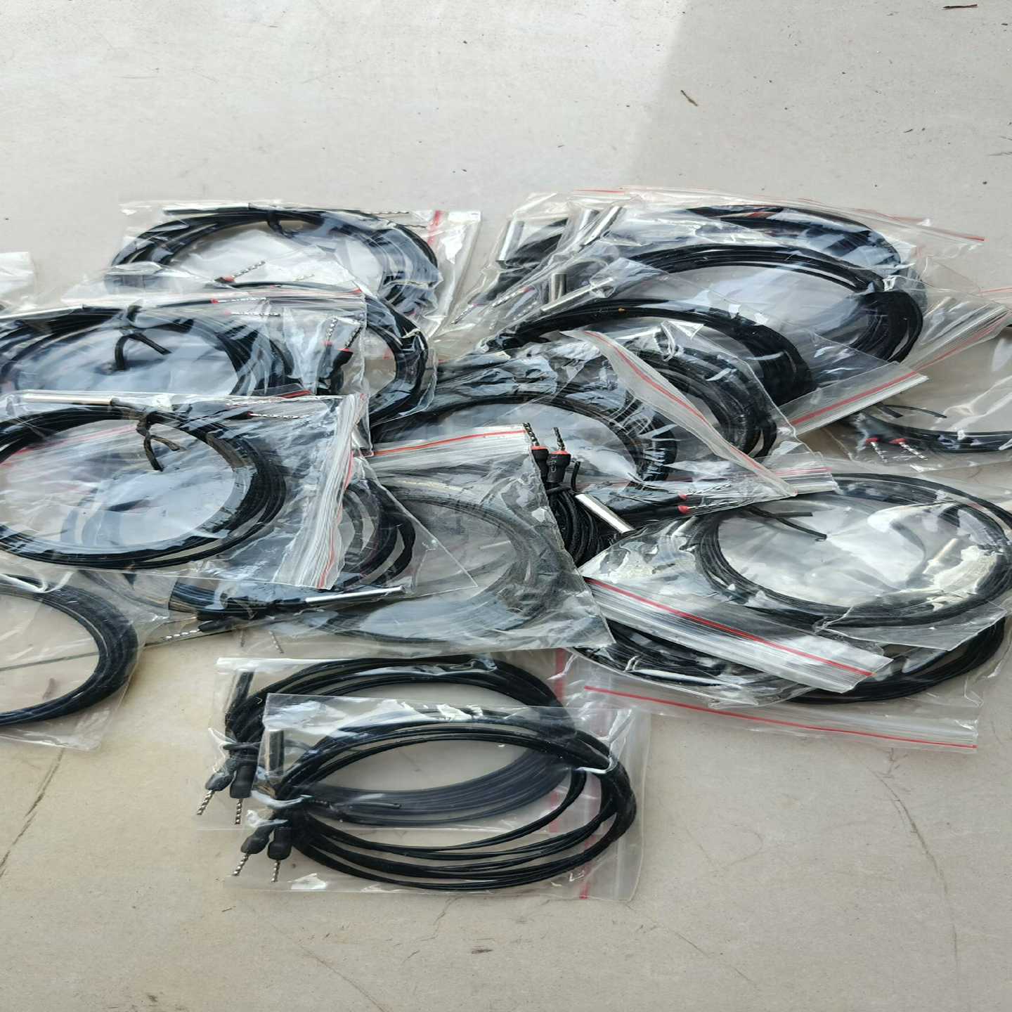 询价温度传感器TPS2-357F202F-1000实物图，27