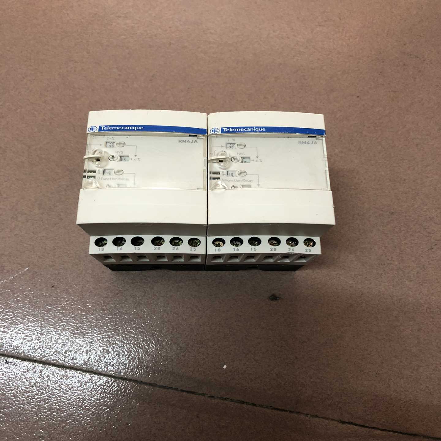 询价~RM4JA32M。新的未用无外包装。的联系我